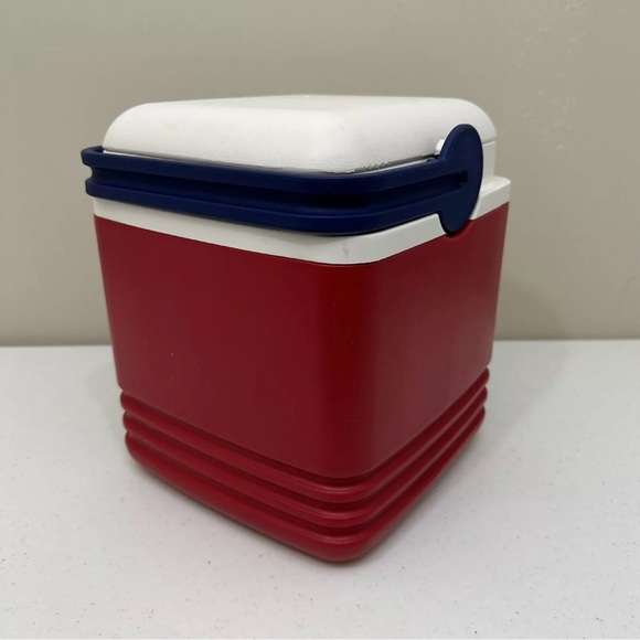 Vintage Igloo Beverage Cube Red 1 Gal/3.8 L Hot Cold Chest Cooler Made in USA - Picture 8 of 14
